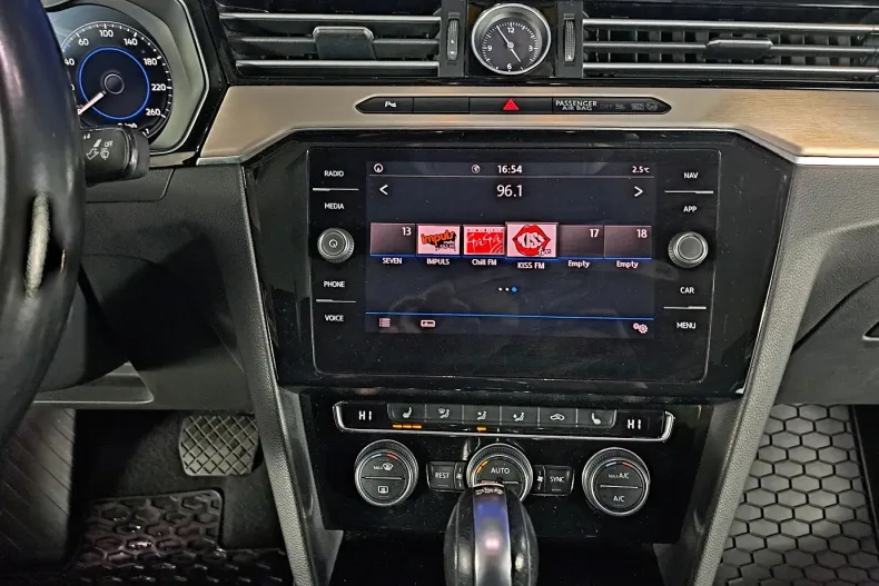 Volkswagen Passat din 2019 cu 106.592 km - oferta VOL135750 - foto 16