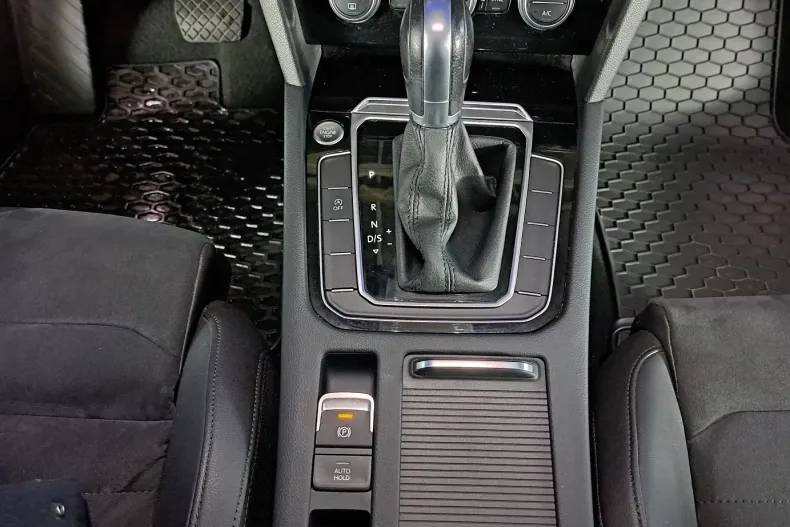 Volkswagen Passat din 2019 cu 106.592 km - oferta VOL135750 - foto 18