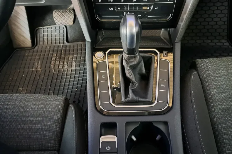 Volkswagen Passat din 2021 cu 100.493 km - oferta VOL135751 - foto 16