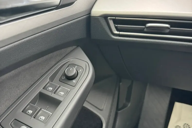 Volkswagen Golf din 2025 cu 10 km - oferta VOL135771 - foto 21