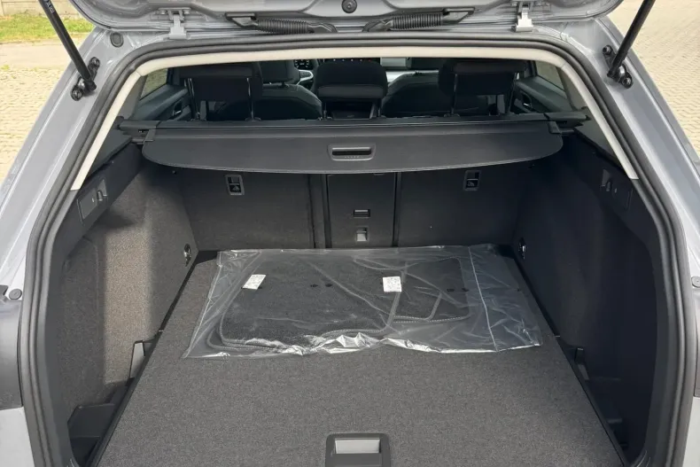 Volkswagen Golf din 2025 cu 10 km - oferta VOL135771 - foto 25