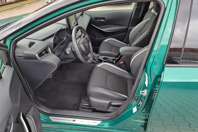 Toyota Corolla din 2024 cu 15.000 km - oferta TOY135784 - foto 15