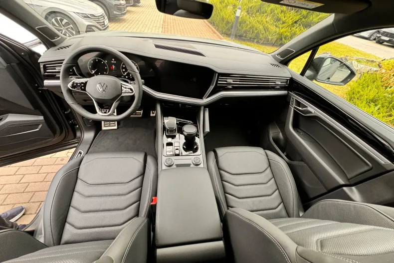 Volkswagen Touareg din 2025 cu 1 km - oferta VOL135844 - foto 18
