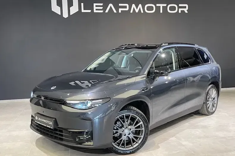 Leapmotor C10 din 2025 cu 7 km - oferta LEA135878 - foto 2