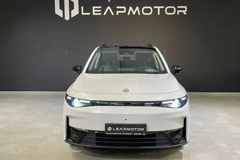 Leapmotor C10 din 2025 cu 7 km - oferta LEA135878 - foto 3