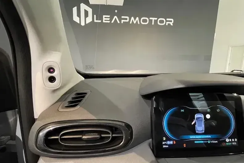 Leapmotor T03 din 2024 cu 8 km - oferta LEA135881 - foto 16