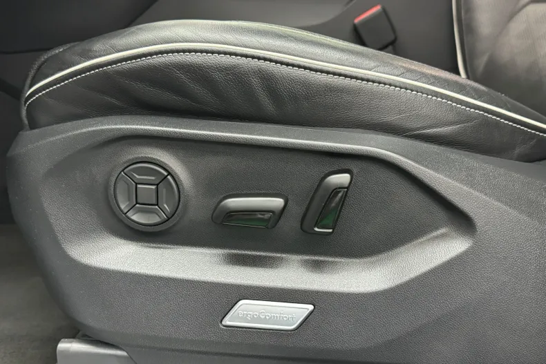 Volkswagen Touareg din 2020 cu 61.342 km - oferta VOL135909 - foto 16