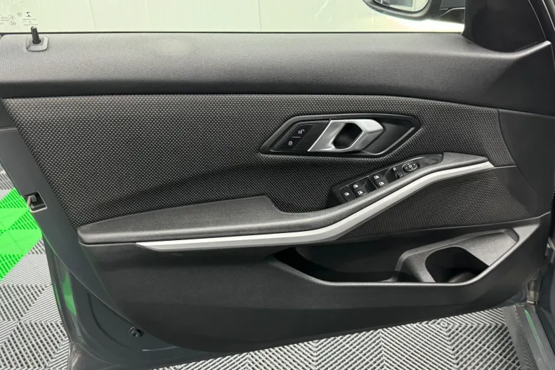 BMW Seria 3 din 2020 cu 84.997 km - oferta BMW135933 - foto 11