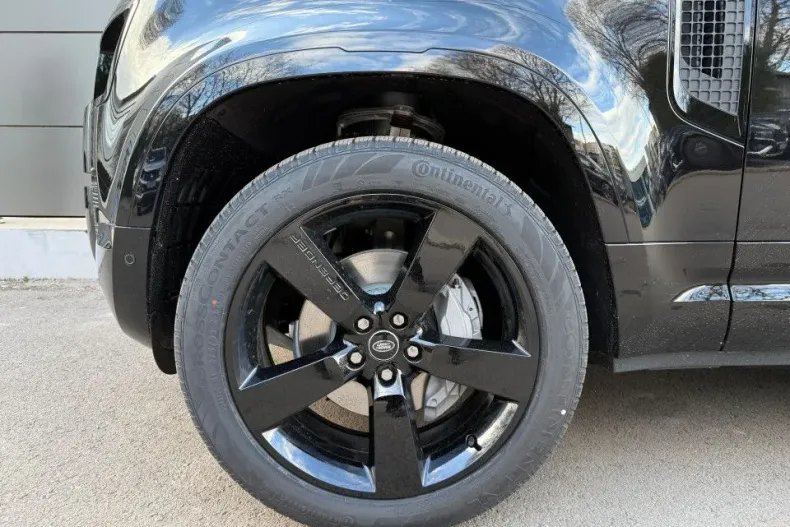 Land Rover Defender din 2024 cu 2.500 km - oferta LAN135989 - foto 3