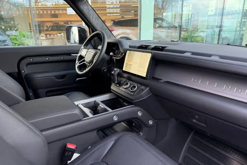 Land Rover Defender din 2024 cu 2.500 km - oferta LAN135989 - foto 5