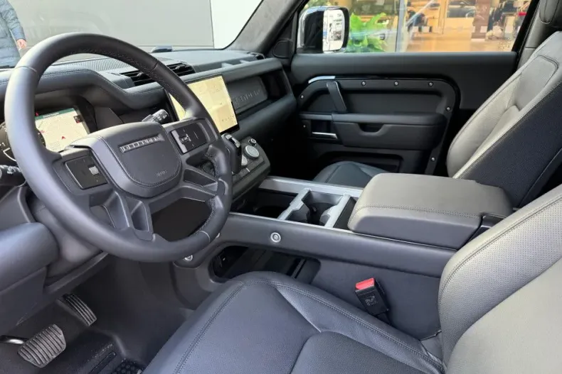 Land Rover Defender din 2024 cu 2.500 km - oferta LAN135989 - foto 6