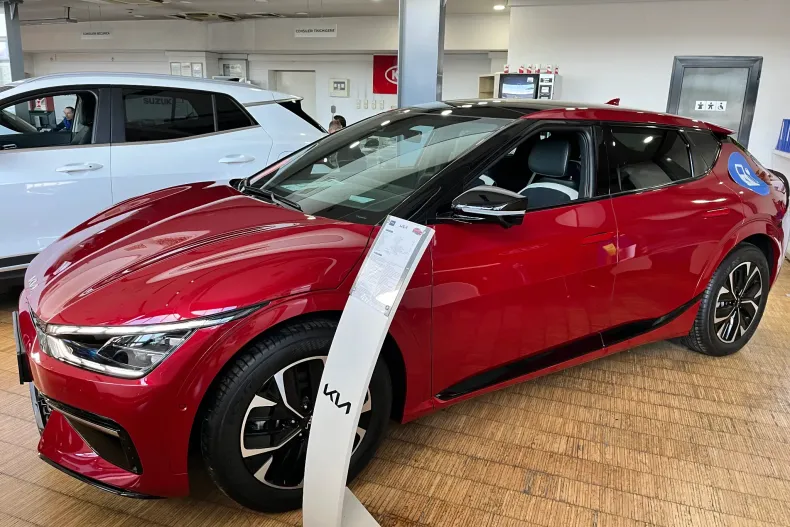 Kia EV6 din 2023 cu 21 km - oferta KIA136000 - foto 2