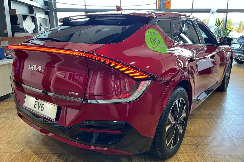 Kia EV6 din 2023 cu 21 km - oferta KIA136000 - foto 5