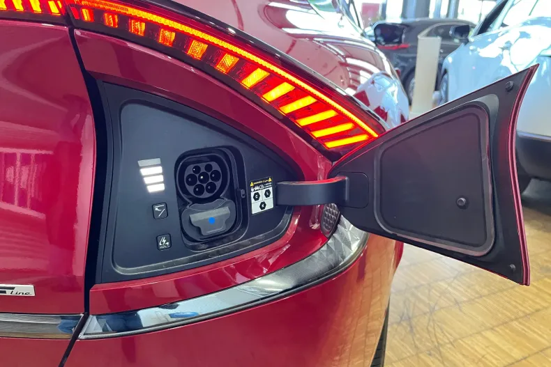 Kia EV6 din 2023 cu 21 km - oferta KIA136000 - foto 6