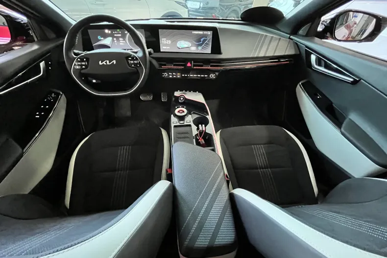 Kia EV6 din 2023 cu 21 km - oferta KIA136000 - foto 8