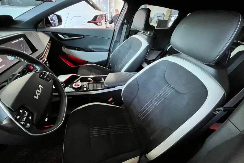 Kia EV6 din 2023 cu 21 km - oferta KIA136000 - foto 12