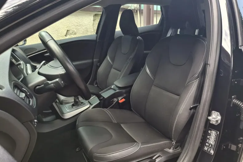 Volvo V40 din 2019 cu 142.000 km - oferta VOL136130 - foto 14