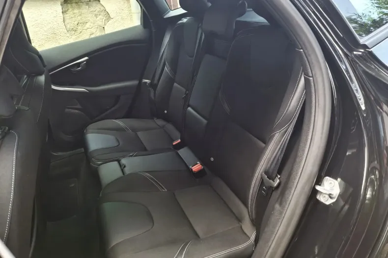 Volvo V40 din 2019 cu 142.000 km - oferta VOL136130 - foto 17