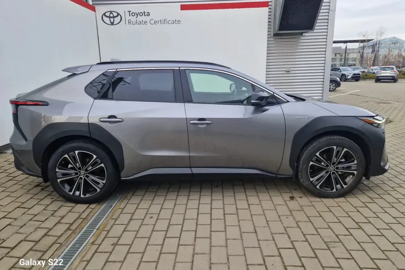 Toyota bZ4X din 2022 cu 14.179 km - oferta TOY136163 - foto 4