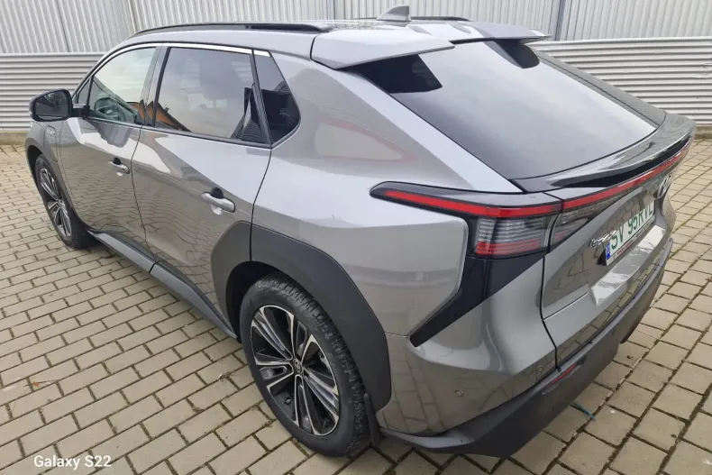 Toyota bZ4X din 2022 cu 14.179 km - oferta TOY136163 - foto 6
