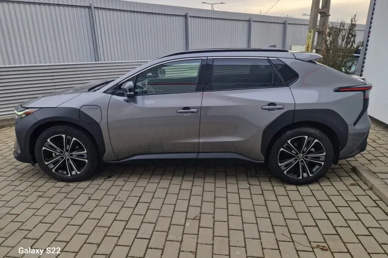 Toyota bZ4X din 2022 cu 14.179 km - oferta TOY136163 - foto 7