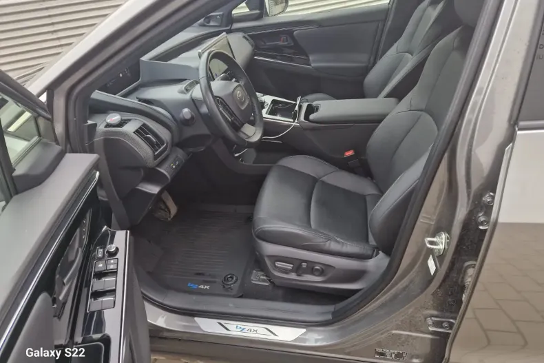 Toyota bZ4X din 2022 cu 14.179 km - oferta TOY136163 - foto 8