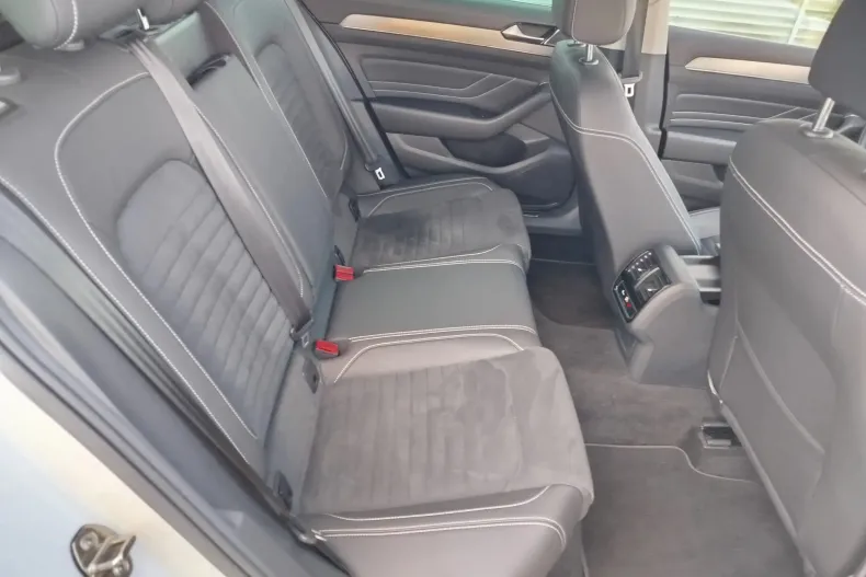 Volkswagen Passat din 2021 cu 160.873 km - oferta VOL136179 - foto 29