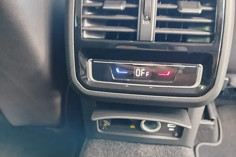 Volkswagen Passat din 2021 cu 160.873 km - oferta VOL136179 - foto 30