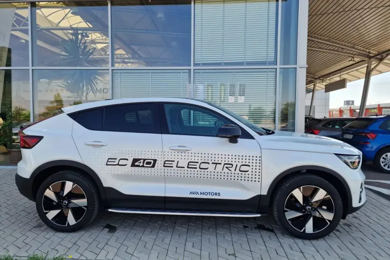 Volvo C40 din 2025 cu 864 km - oferta VOL136188 - foto 4