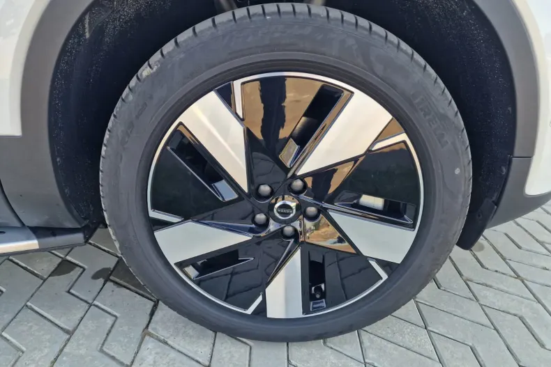 Volvo C40 din 2025 cu 864 km - oferta VOL136188 - foto 8