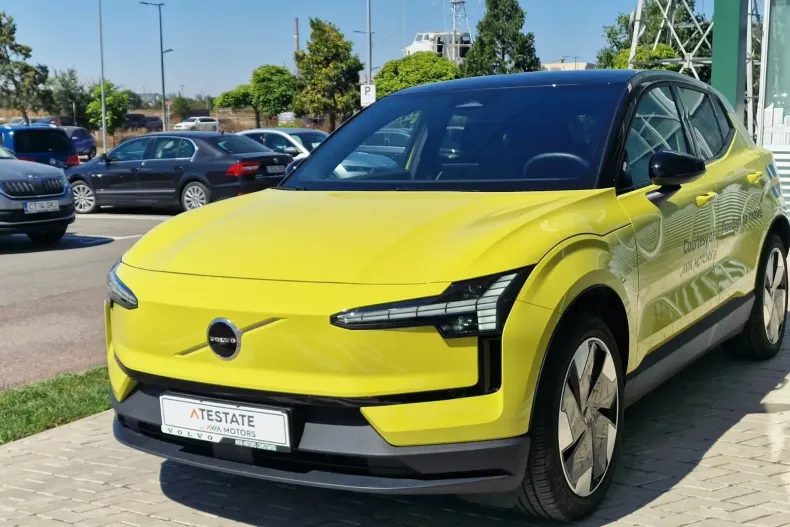 Volvo EX30 din 2025 cu 4.749 km - oferta VOL136189 - foto 1