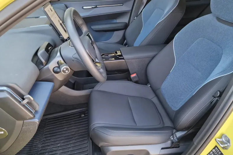 Volvo EX30 din 2025 cu 4.749 km - oferta VOL136189 - foto 9