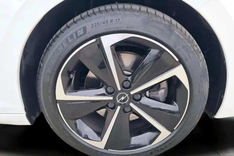 Opel Astra din 2024 cu 14.804 km - oferta OPE136297 - foto 21