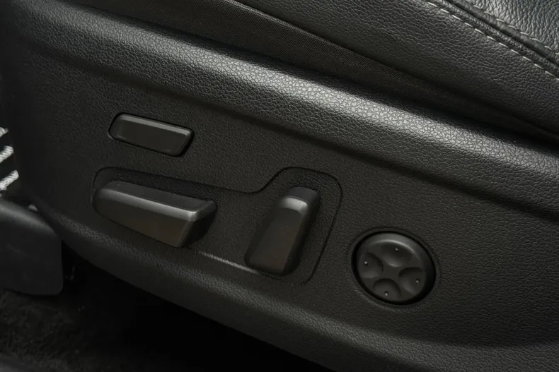 Hyundai SANTA FE din 2019 cu 155.446 km - oferta HYU136323 - foto 28