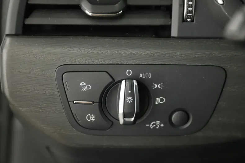 Audi A4 din 2022 cu 49.877 km - oferta AUD136405 - foto 16