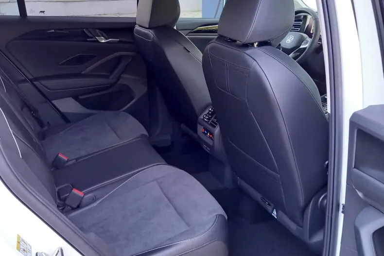 Volkswagen Tiguan din 2025 cu 2.900 km - oferta VOL136438 - foto 9