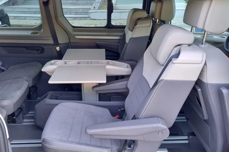 Volkswagen Multivan din 2025 cu 5.000 km - oferta VOL136440 - foto 8