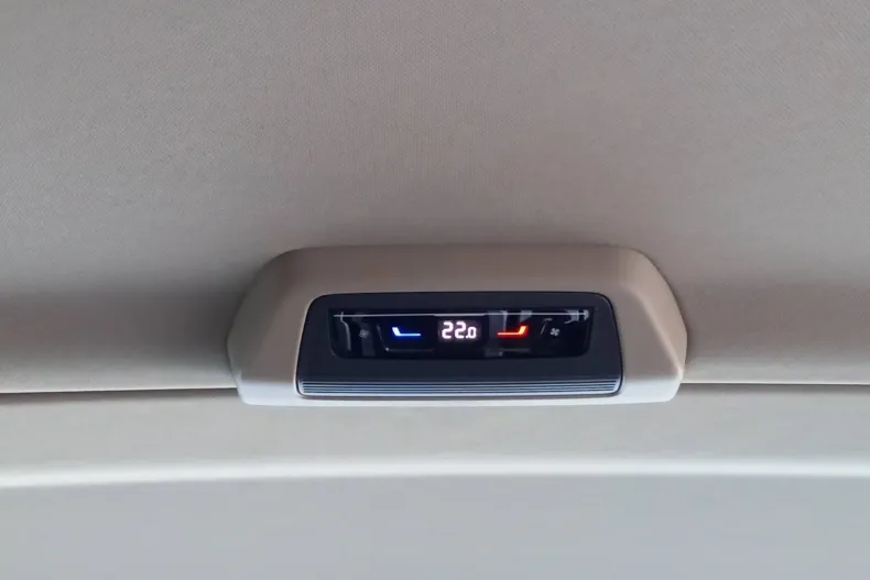 Volkswagen Multivan din 2025 cu 5.000 km - oferta VOL136440 - foto 9