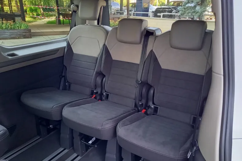 Volkswagen Multivan din 2025 cu 5.000 km - oferta VOL136440 - foto 11