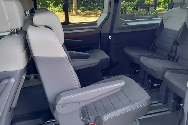 Volkswagen Multivan din 2025 cu 5.000 km - oferta VOL136440 - foto 12