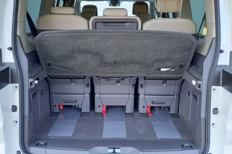 Volkswagen Multivan din 2025 cu 5.000 km - oferta VOL136440 - foto 28