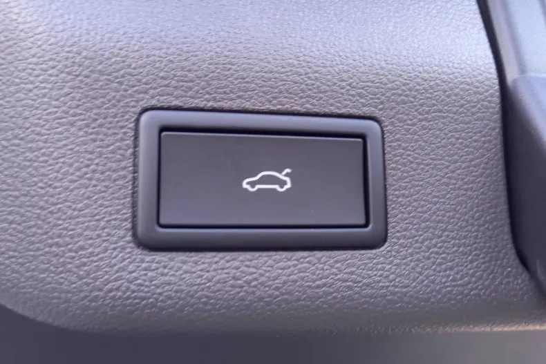 Volkswagen Multivan din 2025 cu 5.000 km - oferta VOL136440 - foto 31