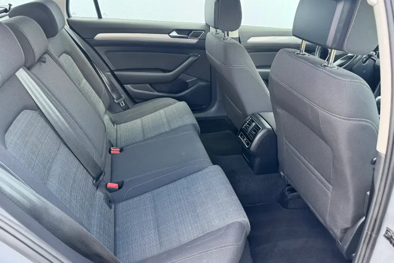 Volkswagen Passat din 2022 cu 164.992 km - oferta VOL136451 - foto 6