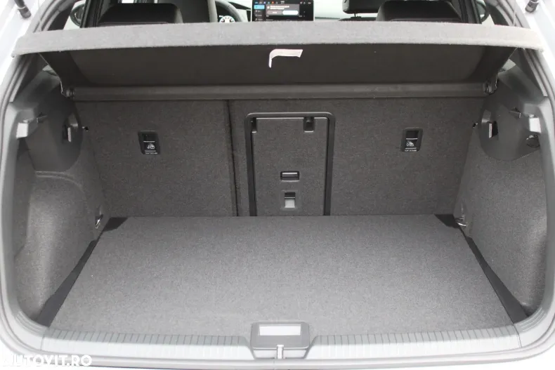 Volkswagen Golf din 2024 cu 10.000 km - oferta VOL136464 - foto 6