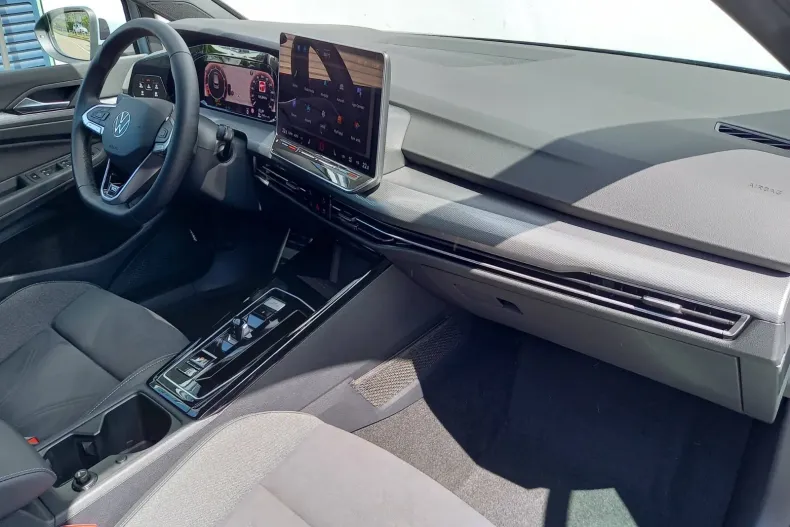 Volkswagen Golf din 2024 cu 6.000 km - oferta VOL136467 - foto 6