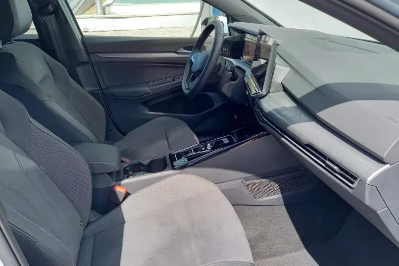 Volkswagen Golf din 2024 cu 6.000 km - oferta VOL136467 - foto 14