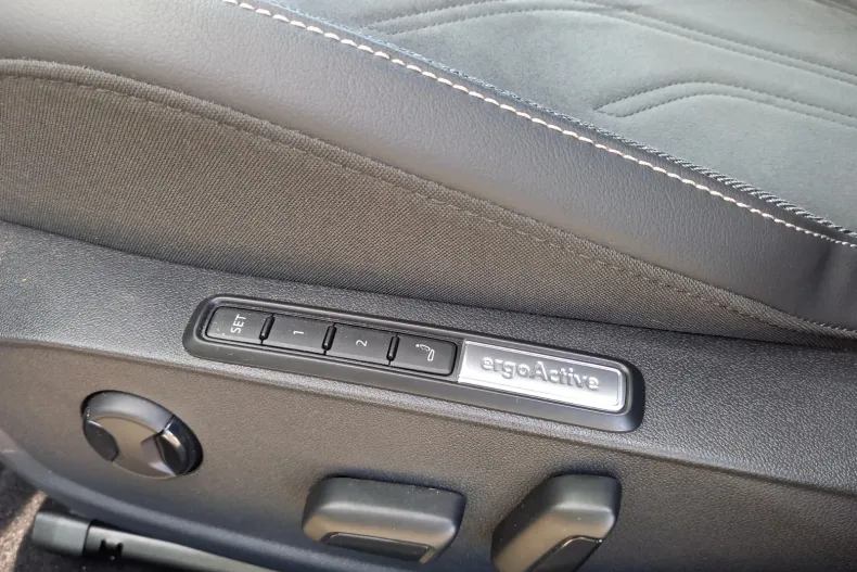 Volkswagen Golf din 2024 cu 6.000 km - oferta VOL136467 - foto 24