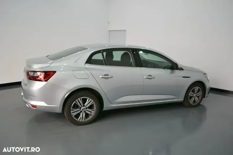 Renault Megane din 2022 cu 39.650 km - oferta REN136503 - foto 4
