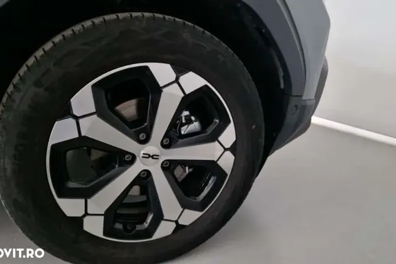 Dacia Duster din 2025 cu 4.951 km - oferta DAC136522 - foto 6