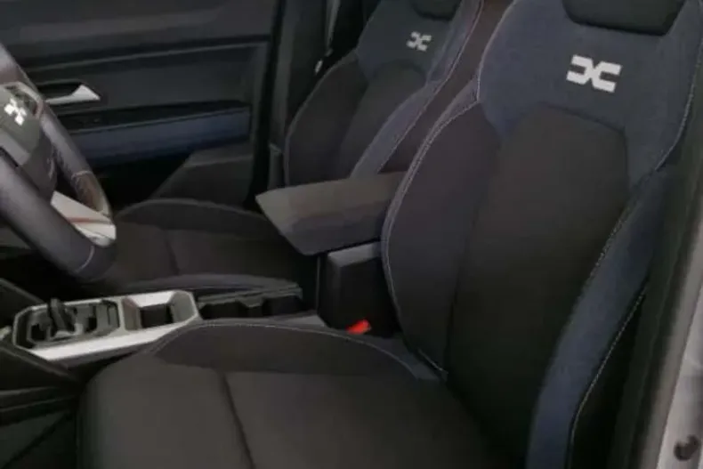 Dacia Duster din 2025 cu 4.951 km - oferta DAC136522 - foto 20